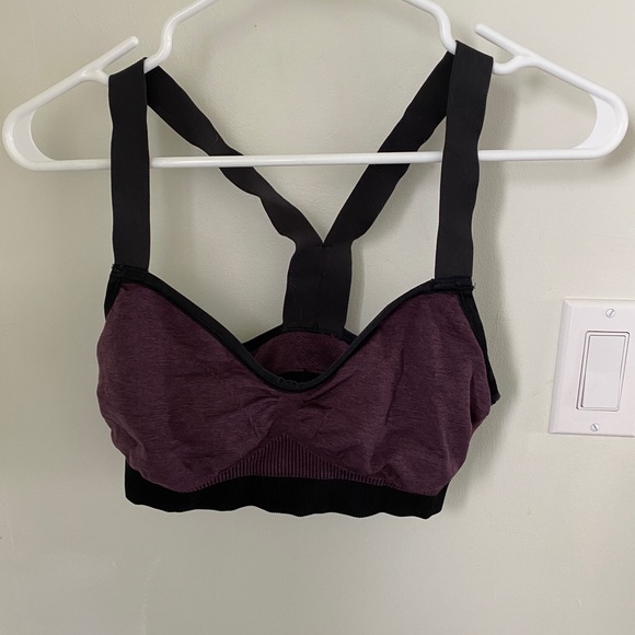 Lululemon sports bra - Picture 1 of 3